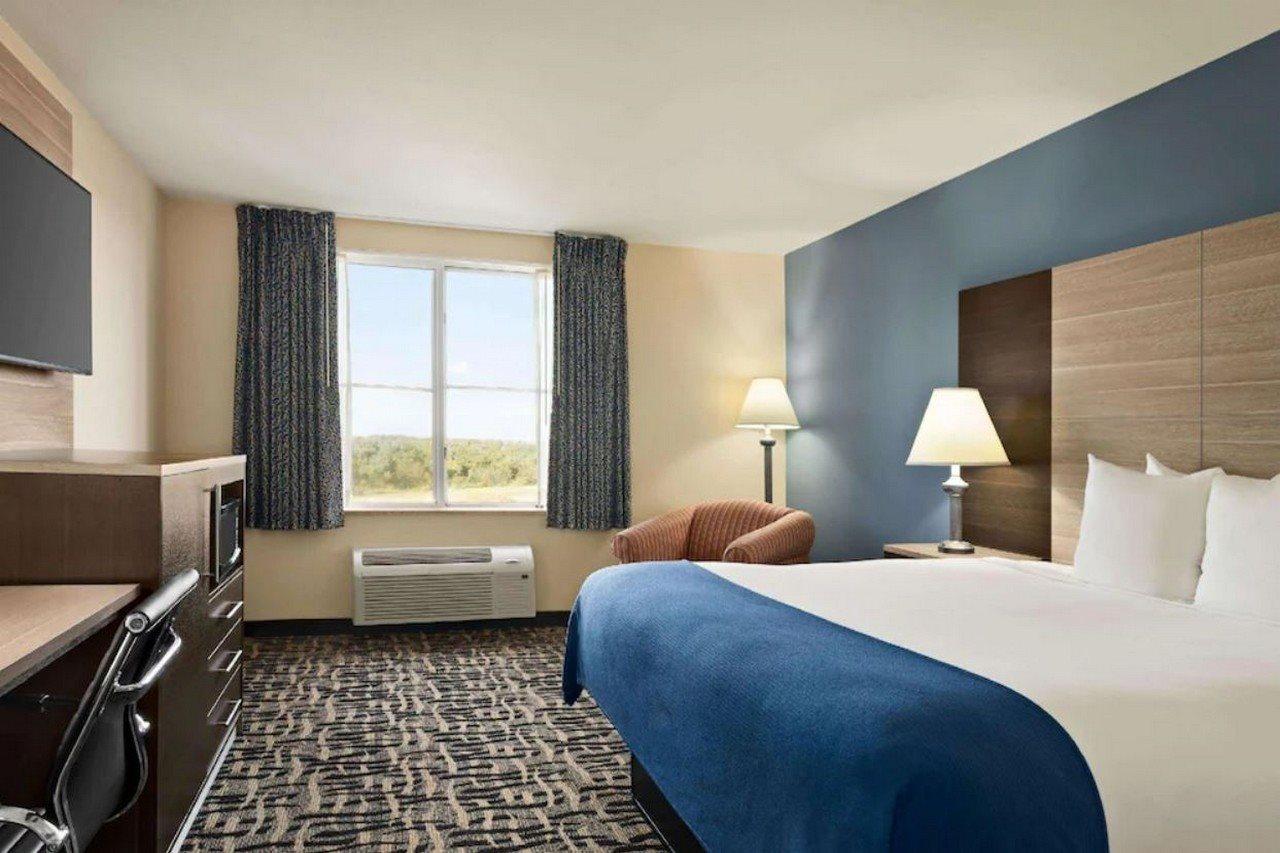 Hotel Baymont By Wyndham Ft. Leonard/Saint-Robert Exterior foto